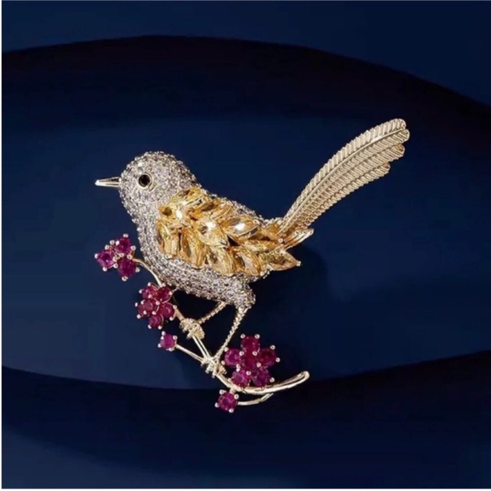 Women’s Yellow Cubic Zircon Hummingbird Bird Flower Brooch Suit Scarf Corsages